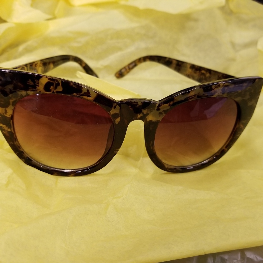 Cats eye sunglasses